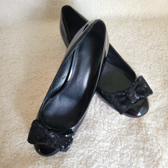 Michael Kors Paris Patent Mid-Heel w/ Sequined Bow size 9M - Picture 1 of 12